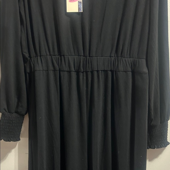 Elegant Black Jumpsuit by Bandolino - Picture 4 of 13